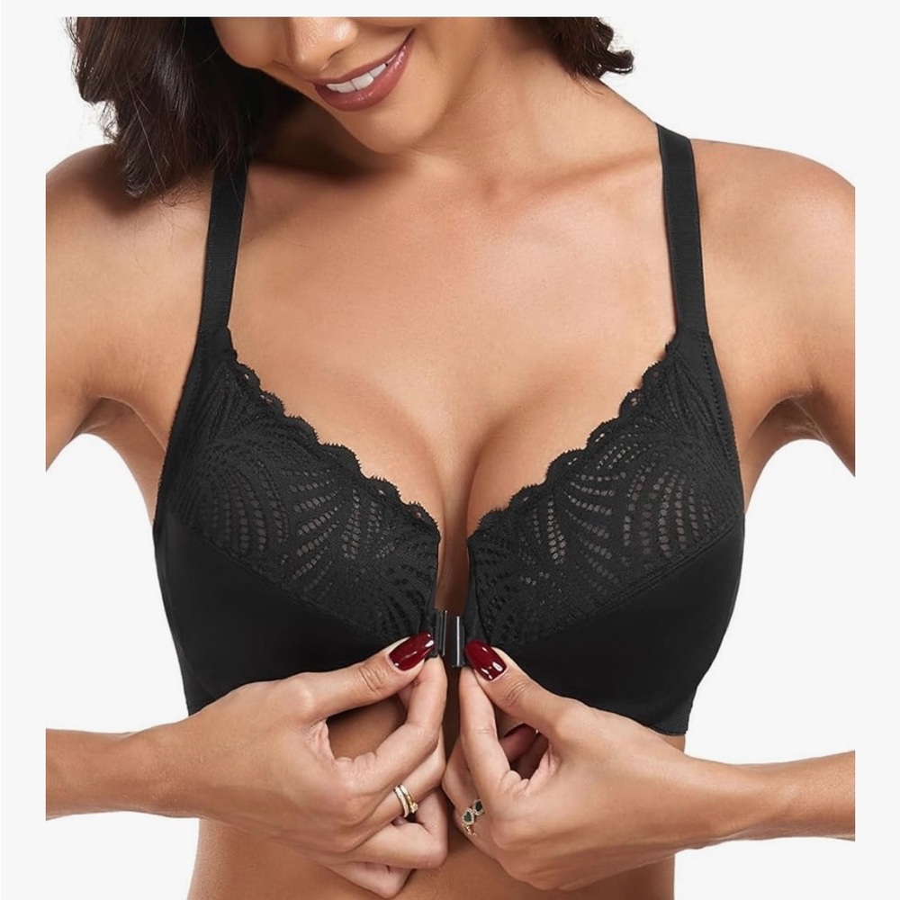 Elegant Black Lace Front-Closure Bra